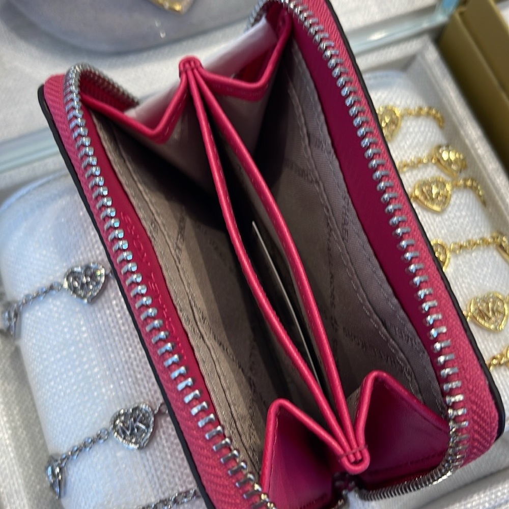 Michael Kors Jet Set Travel Md Zip Around Color-Block Wallet 
DRAGONFRUIT MULTI - Picture 7 of 16
